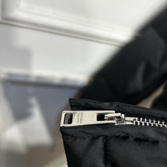 Prada Re-Nylon - Мужская куртка пуховик KN_3110PR6 Prada Re-Nylon - Мужская куртка пуховик KN_3110PR6