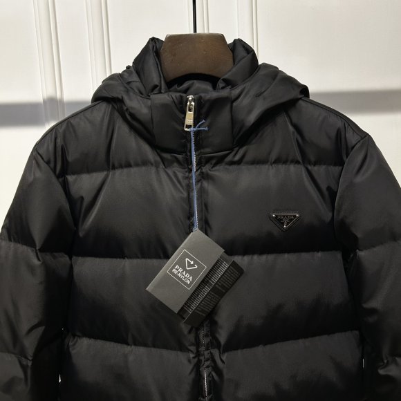 Prada Re-Nylon - Мужская куртка пуховик KN_3110PR6 Prada Re-Nylon - Мужская куртка пуховик KN_3110PR6