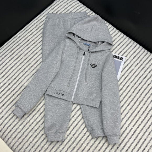 Prada - Женский спортивный костюм 3D_0712PR2 Prada - Женский спортивный костюм 3D_0712PR2