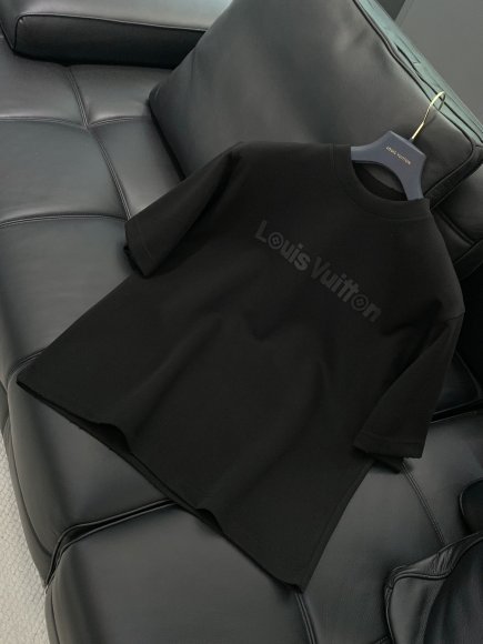 Louis Vuitton - Мужская футболка майка TI_1002LV5 Louis Vuitton - Мужская футболка майка TI_1002LV5