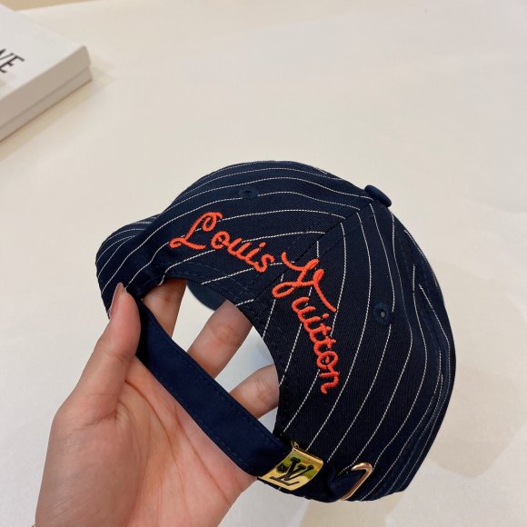 Louis Vuitton - Бейсболка кепка AO_2304LV2