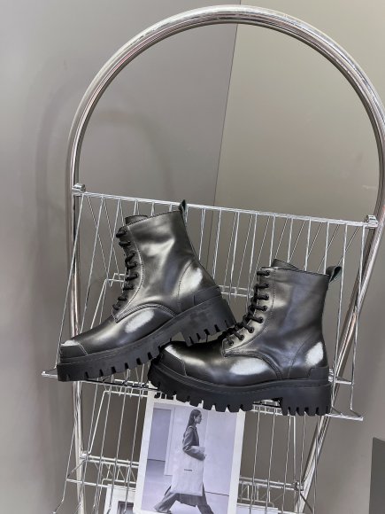 Balenciaga - Женский ботинки берцы ST3_0410BA3