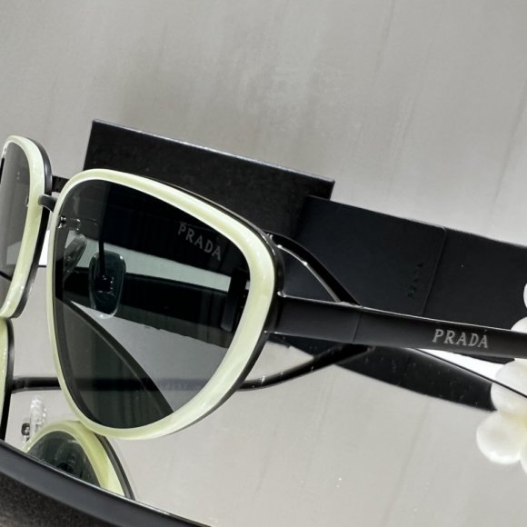 Prada Солнцезащитные очки GL_0502PR1 Prada Солнцезащитные очки GL_0502PR1