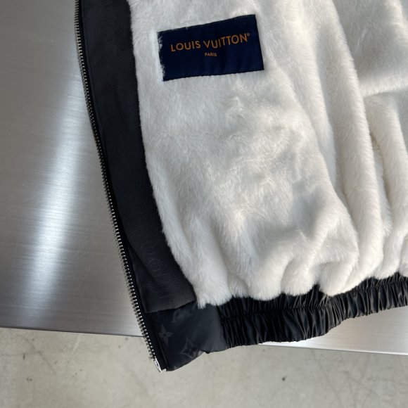 Louis Vuitton - Мужская куртка пуховик AH_1812LV8 Louis Vuitton - Мужская куртка пуховик AH_1812LV8