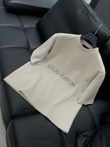 Louis Vuitton - Мужская футболка майка TI_1002LV8 Louis Vuitton - Мужская футболка майка TI_1002LV8