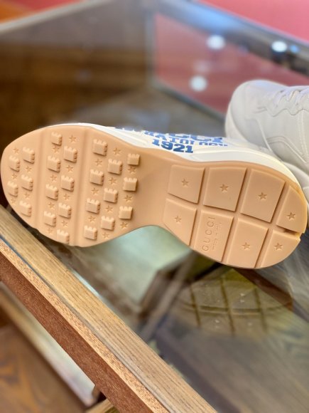  Gucci Rhyton Женские кроссовки R_0702GU2