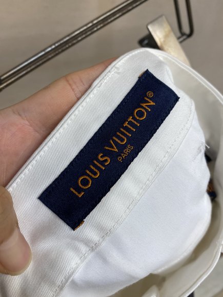 Louis Vuitton - Мужские шорты DZ_0205LV12 Louis Vuitton - Мужские шорты DZ_0205LV12