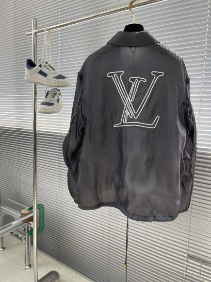 Louis Vuitton - Мужская куртка ветровка TJ_1508LV1 Louis Vuitton - Мужская куртка ветровка TJ_1508LV1