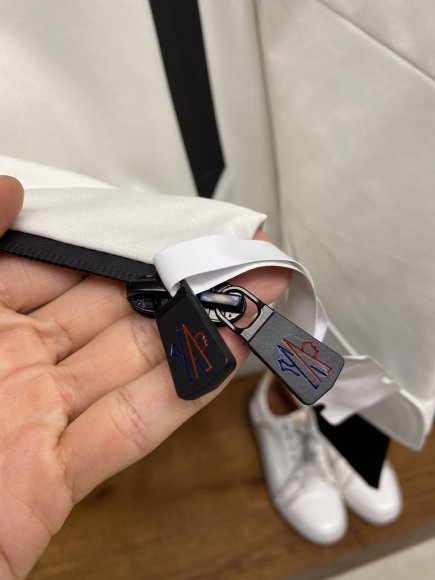 Moncler Grenoble - Мужская куртка пуховик DZ_1710MO10 Moncler Grenoble - Мужская куртка пуховик DZ_1710MO10