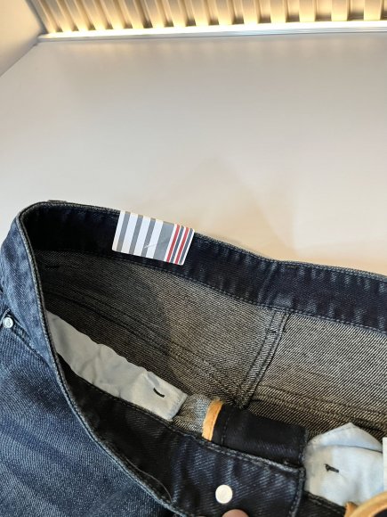 Thom Browne - Мужские джинсы штаны DF_0411TB7 Thom Browne - Мужские джинсы штаны DF_0411TB7