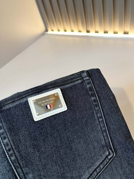 Thom Browne - Мужские джинсы штаны DF_0411TB7 Thom Browne - Мужские джинсы штаны DF_0411TB7