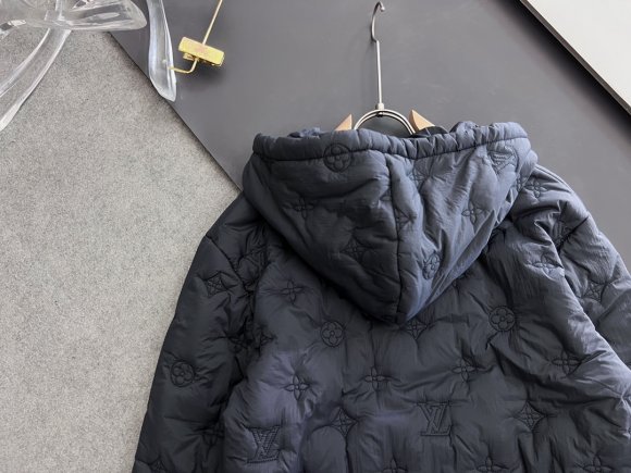 Louis Vuitton - Мужская стеганая куртка DZ_2009LV10 Louis Vuitton - Мужская стеганая куртка DZ_2009LV10