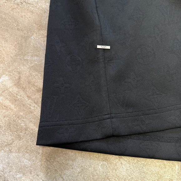 Louis Vuitton - Мужской костюм футболка шорты MI_2806LV1 Louis Vuitton - Мужской костюм футболка шорты MI_2806LV1