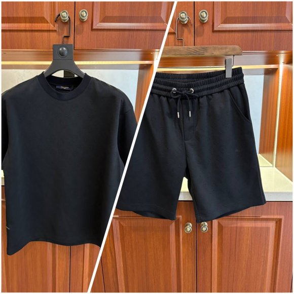 Louis Vuitton - Мужской костюм футболка шорты MI_2806LV1 Louis Vuitton - Мужской костюм футболка шорты MI_2806LV1