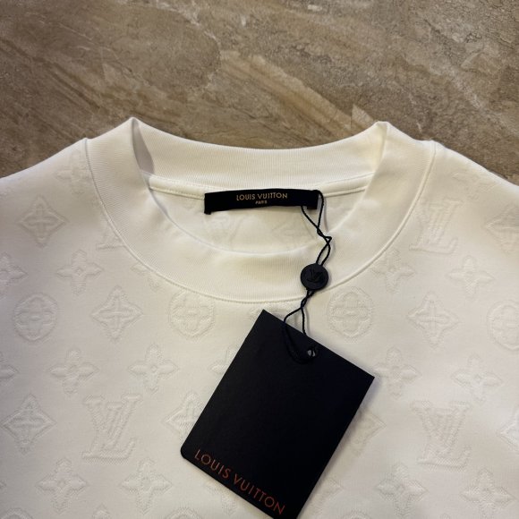 Louis Vuitton - Мужской костюм футболка шорты MI_2806LV1 Louis Vuitton - Мужской костюм футболка шорты MI_2806LV1