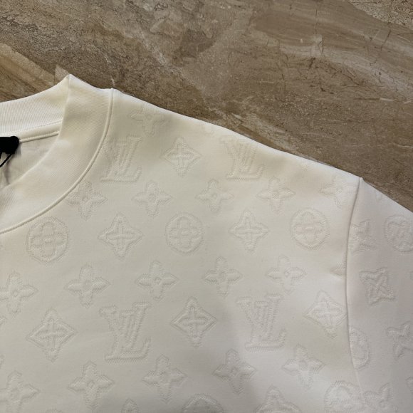 Louis Vuitton - Мужской костюм футболка шорты MI_2806LV1 Louis Vuitton - Мужской костюм футболка шорты MI_2806LV1