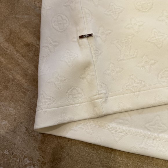 Louis Vuitton - Мужской костюм футболка шорты MI_2806LV1 Louis Vuitton - Мужской костюм футболка шорты MI_2806LV1