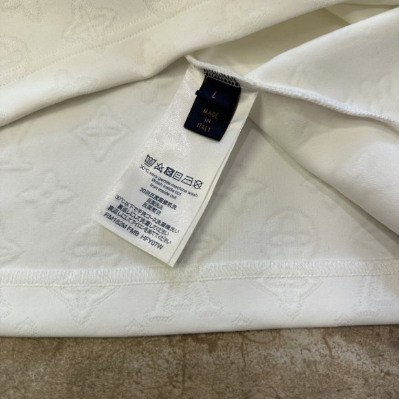 Louis Vuitton - Мужской костюм футболка шорты MI_2806LV1 Louis Vuitton - Мужской костюм футболка шорты MI_2806LV1