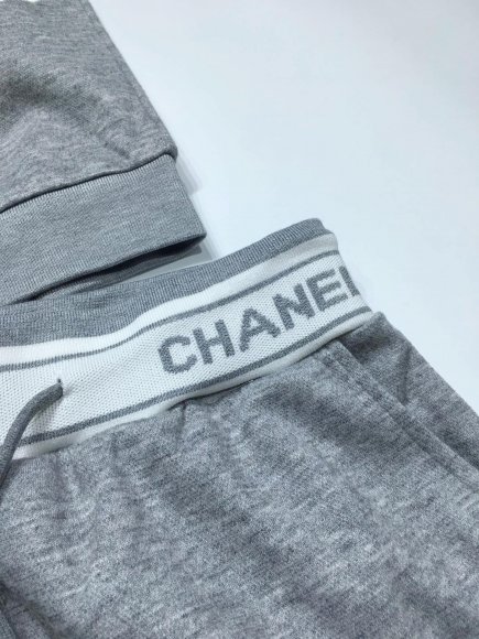 Chanel - Женский спортивный костюм YE_2309CH8 Chanel - Женский спортивный костюм YE_2309CH8