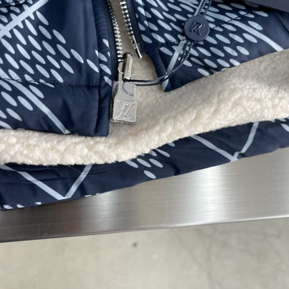 Louis Vuitton - Мужская двусторонняя куртка кофта ветровка TJ_1912LV4 Louis Vuitton - Мужская двусторонняя куртка кофта ветровка TJ_1912LV4