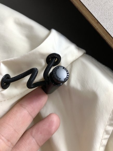 Burberry - Мужская куртка ветровка DZ_0108BU8