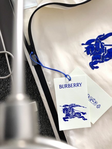 Burberry - Мужская куртка ветровка DZ_0108BU8