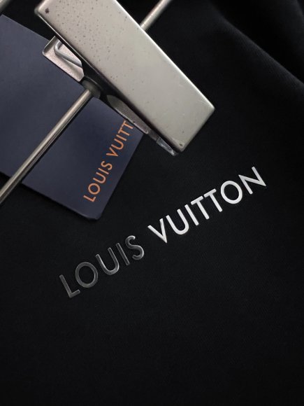 Louis Vuitton - Мужская футболка майка DZ_1202LV4 Louis Vuitton - Мужская футболка майка DZ_1202LV4