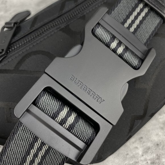 Burberry Поясная сумка BU_1602BU6
