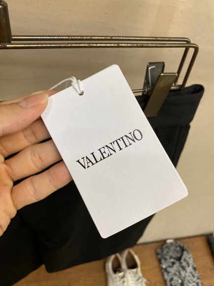 Valentino - Мужские брючные шорты DZ_0305VA6 Valentino - Мужские брючные шорты DZ_0305VA6