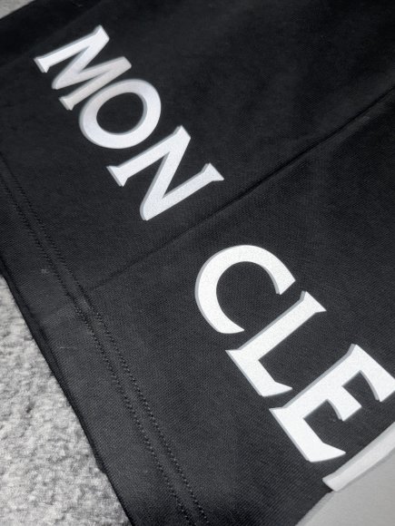 Moncler - Мужские шорты DZ_0305MO10 Moncler - Мужские шорты DZ_0305MO10