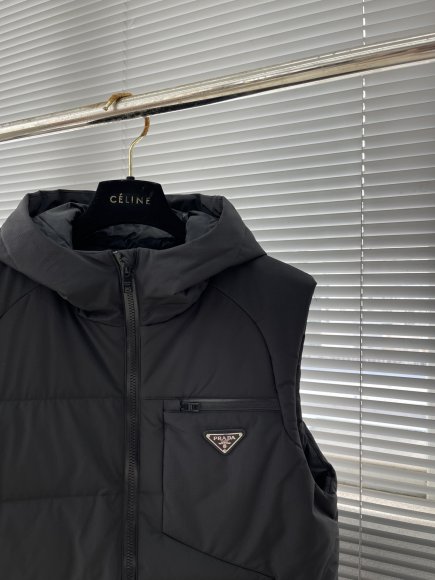 Prada - Мужской жилет пуховик TJ_0511PR5