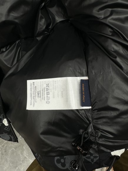 Louis Vuitton & Yayoi Kusama Painted Dots - Мужская куртка пуховик DZ_1210LV1 Louis Vuitton & Yayoi Kusama Painted Dots - Мужская куртка пуховик DZ_1210LV1