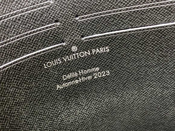 Louis Vuitton Pochette Voyage - Сумка клатч CN_0111LV1