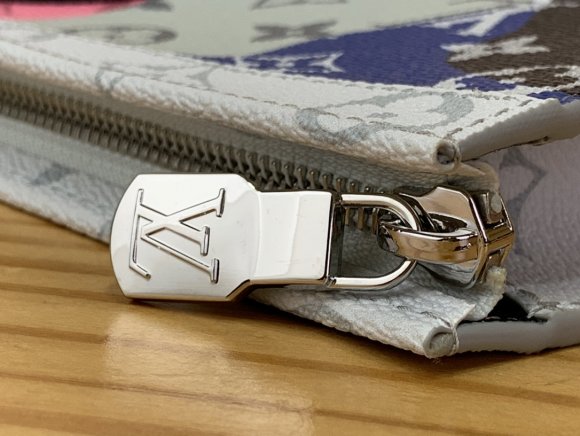 Louis Vuitton Pochette Voyage - Сумка клатч CN_0111LV1