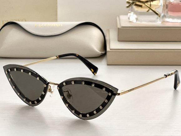 Valentino Солнцезащитные очки BO_1907VA9