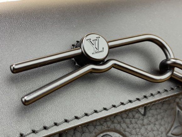 Louis Vuitton Nano Steamer - Сумка мессенджер CN_0111LV2