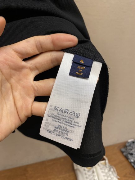 Louis Vuitton - Мужская футболка майка поло DZ_0603LV10 Louis Vuitton - Мужская футболка майка поло DZ_0603LV10