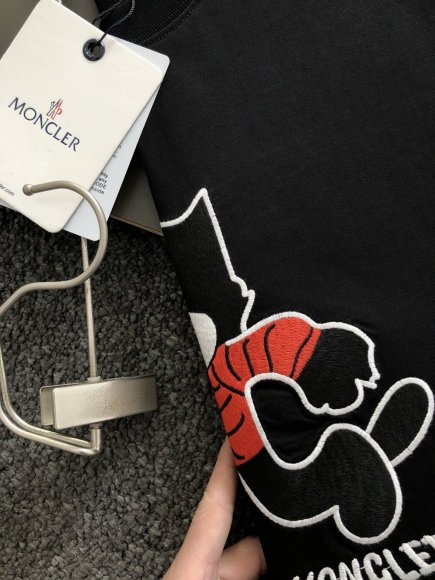 Moncler - Мужская футболка майка DZ_1202MO9 Moncler - Мужская футболка майка DZ_1202MO9