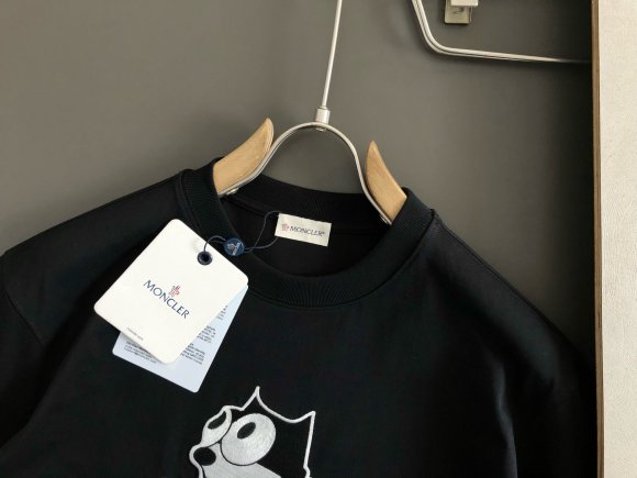 Moncler - Мужская футболка майка DZ_1202MO9 Moncler - Мужская футболка майка DZ_1202MO9