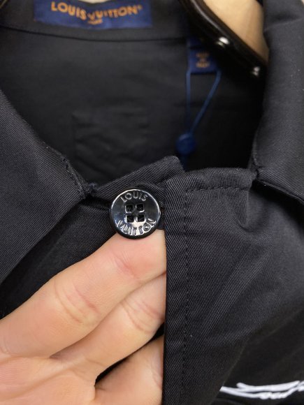 Louis Vuitton - Мужская рубашка DZ_2203LV6 Louis Vuitton - Мужская рубашка DZ_2203LV6