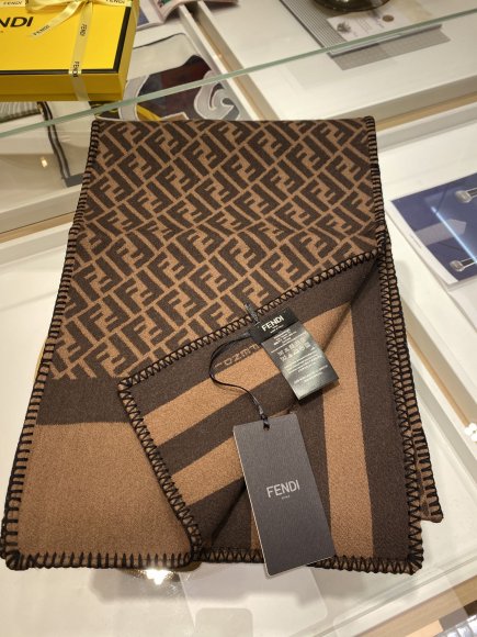 Fendi Шерстяной шарф JX_0111FE11