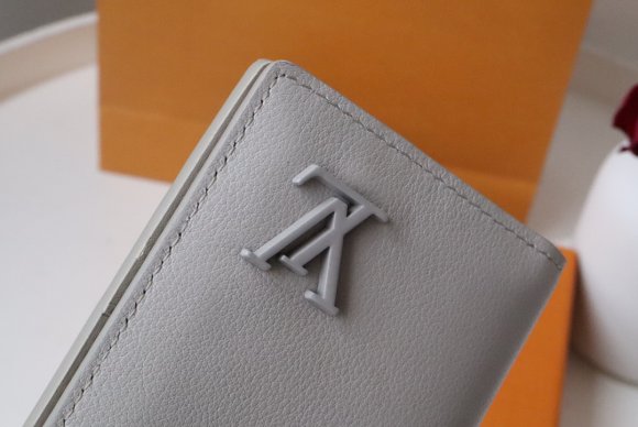 Louis Vuitton Держатель для карт CN_1802LV6