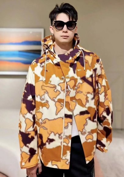 Louis Vuitton - Мужская куртка ветровка TJ_0801LV1