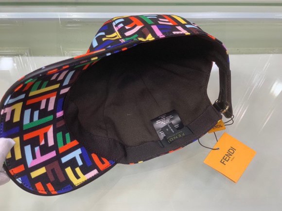 Fendi - Бейсболка кепка AO_2404FE7 Fendi - Бейсболка кепка AO_2404FE7