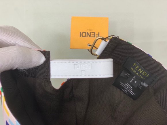 Fendi - Бейсболка кепка AO_2404FE7 Fendi - Бейсболка кепка AO_2404FE7