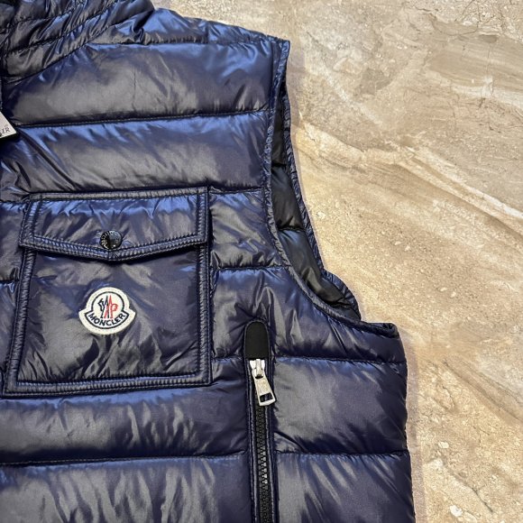 Moncler - Мужской жилет пуховик MI_1911MO11