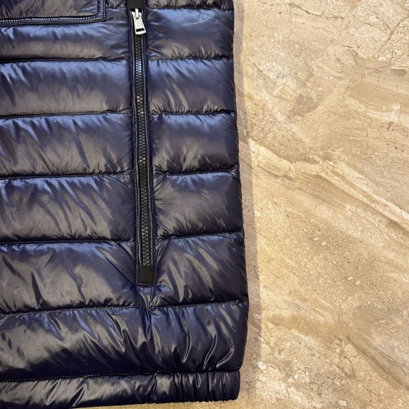 Moncler - Мужской жилет пуховик MI_1911MO11