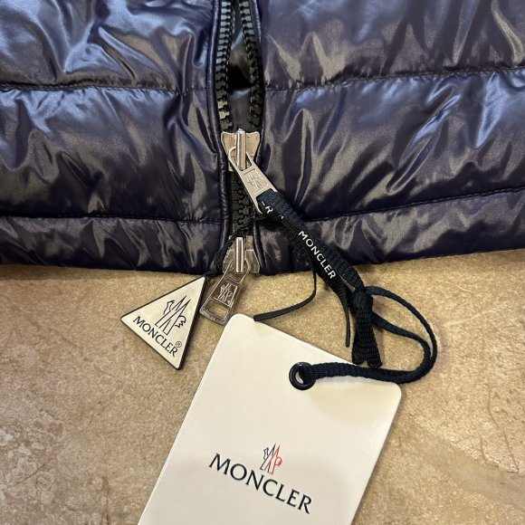 Moncler - Мужской жилет пуховик MI_1911MO11