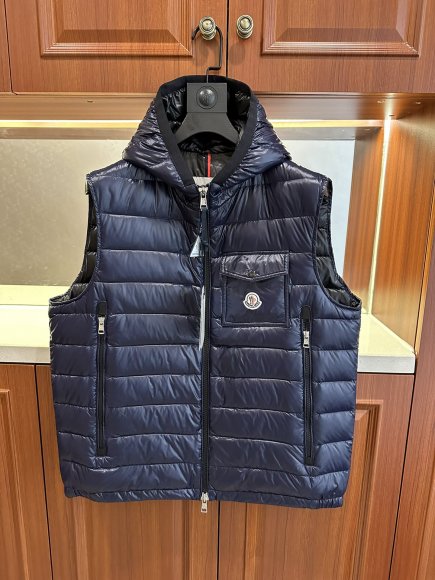 Moncler - Мужской жилет пуховик MI_1911MO11