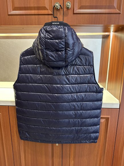 Moncler - Мужской жилет пуховик MI_1911MO11